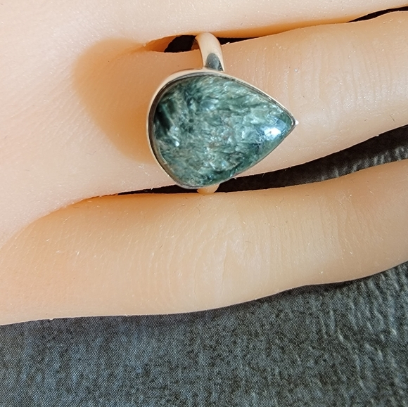 Handcrafted Jewelry - Sterling Silver Ring Size 8 Seraphinite Stone